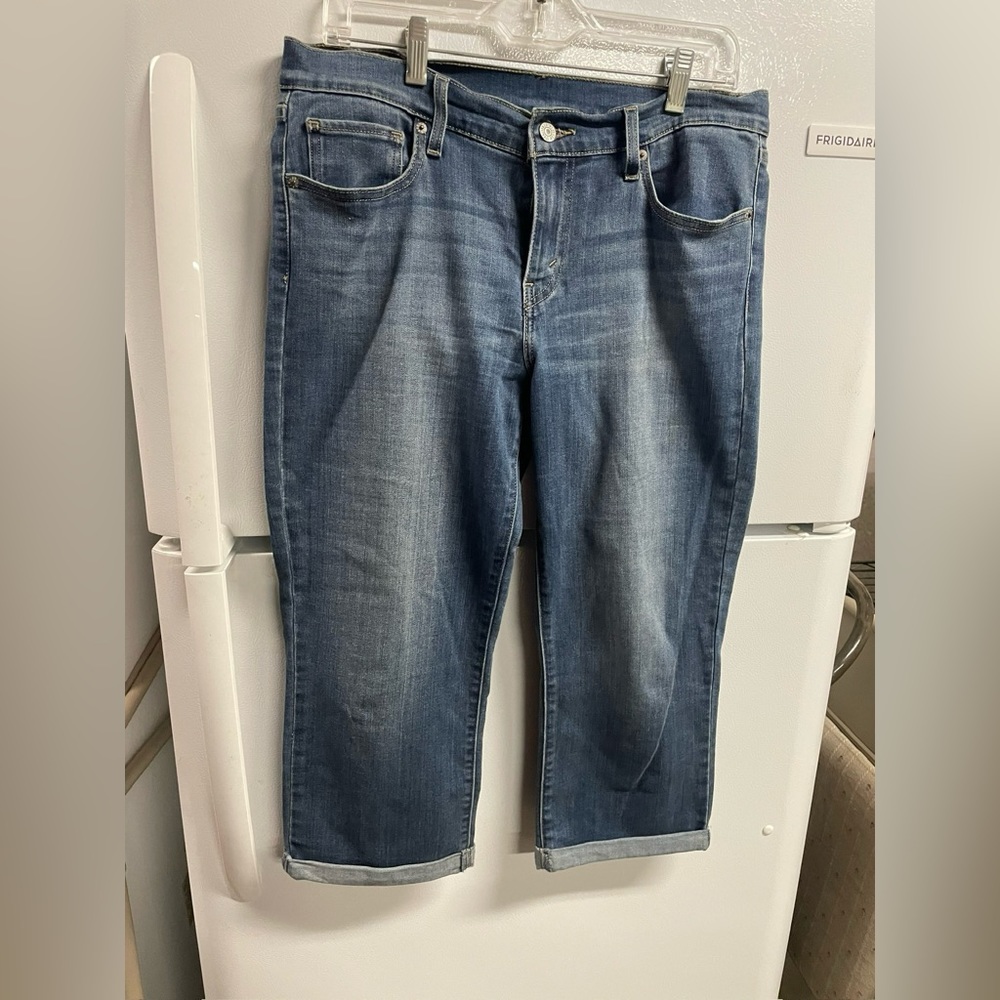 Petite Levi Capris Jeans